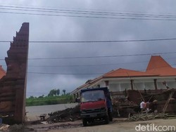 Gapura Pasar Rakyat di Mojokerto Kembali Ambruk, Kerugian Capai Rp 140 Juta