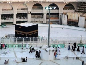 Sempat Ditutup karena Corona, 2 Masjid Suci Dibuka Lagi Sempat Ditutup karena Corona, 2 Masjid Suci Dibuka Lagi