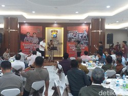 Jelang Demo Omnibus Law, Polisi Jatim Cangkrukan Bareng Serikat Pekerja