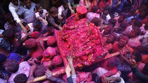 Intip Serunya Pembukaan Festival Holi yang Penuh Warna