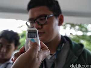Cegah Wabah Corona, Polda Metro Jaya Cek Suhu Tubuh Pengunjung