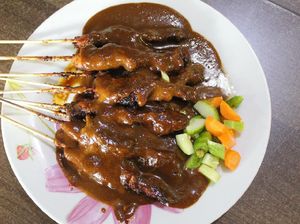 20 Sate Ayam Madura Enak Ada di Sini