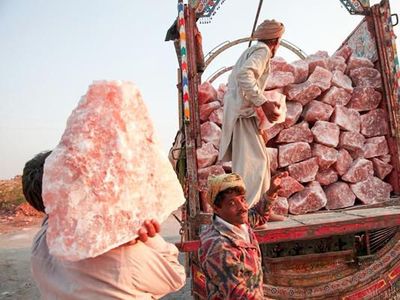 Ini Rumitnya Pembuatan Himalayan Pink Salt, Garam Cantik yang Mahal
