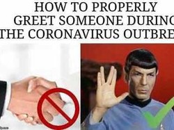 Parno Jabat Tangan? Traveler Salamnya ala Mr Spock Saja