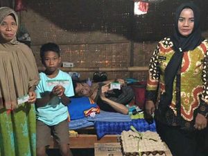 Viral, Bocah 5 SD Buruh Batu-bata & Ayah yang Lumpuh Dibantu Jokowi