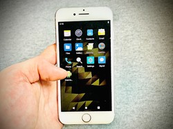 Ajaib! iPhone Ini Bisa Jalankan Android 10