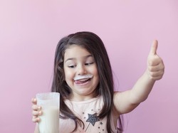 Harus Tahu, Manfaat Susu Sapi untuk Pertumbuhan Anak