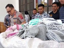 Polisi Bongkar Pabrik Masker Daur Ulang di Bandung