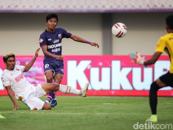 Persita Tangerang vs PSM Makassar digelar di Stadion Sport Center, Kelapa Dua, Tangerang, Jumat (6/3/2020). Laga berakhir dengan skor 1-1.