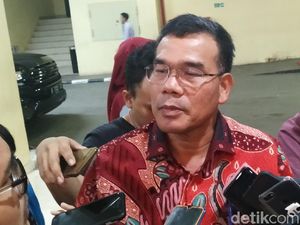 Polisi Pilah Masker Hasil Sidak Sebelum Dipasarkan Kembali Polisi Pilah Masker Hasil Sidak Sebelum Dipasarkan Kembali