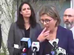 Imbau Langkah Cegah Corona, Dokter Ini Viral karena Malah Jilat Jarinya