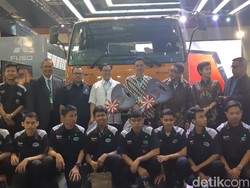 Mitsubishi Fuso Bagi-bagi Truk Gratis di GIICOMVEC