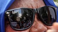 Tolak Omnibus Law, Buruh Perempuan Geruduk Kemen PPPA