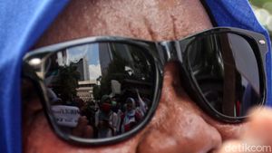 Tolak Omnibus Law, Buruh Perempuan Geruduk Kemen PPPA