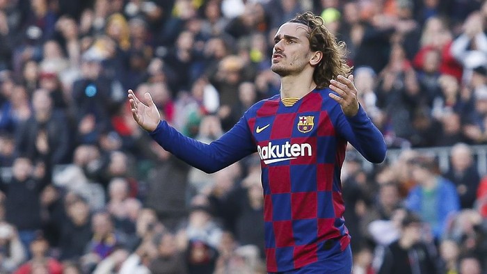 BARCELONA, SPAIN - FEBRUARY 15: Antoine Griezmann of FC Barcelona gestures during the Liga match between FC Barcelona and Getafe CF at Camp Nou on February 15, 2020 in Barcelona, Spain. (Photo by Eric Alonso/Getty Images)