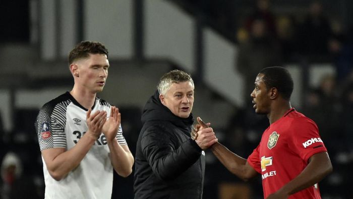 Derby County Vs Manchester United Manchester Uniteds manager Ole Gunnar Solskjaer, center, shakes hands with Manchester Uniteds Odion Ighalo, right, at the end of the FA Cup fifth round soccer match between Derby County and Manchester United at Pride Park in Derby, England, Thursday, March 5, 2020. (AP Photo/Rui Vieira)