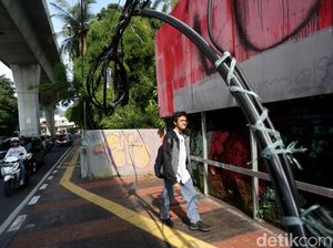 Parah! Sejak Tahun Lalu Kabel Ini Dibiarkan Semrawut Parah! Sejak Tahun Lalu Kabel Ini Dibiarkan Semrawut