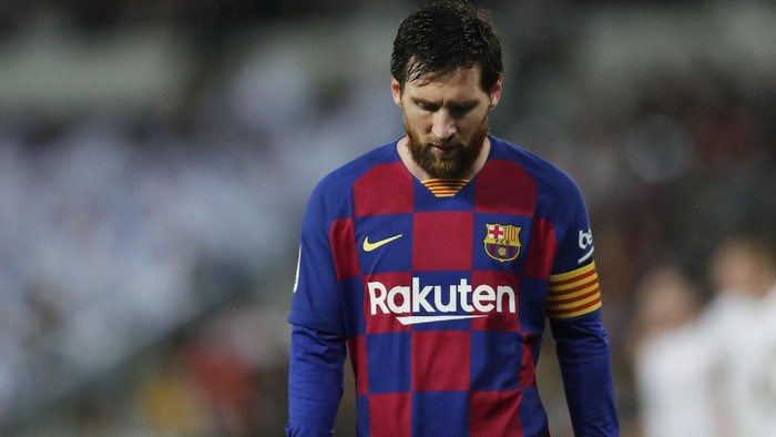 Barcelonas Lionel Messi reacts during the Spanish La Liga soccer match between Real Madrid and Barcelona at the Santiago Bernabeu stadium in Madrid, Spain, Sunday, March 1, 2020. (AP Photo/Manu Fernandez)