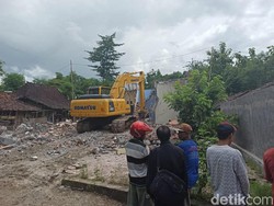 Istri Selingkuh Paksa Suami Robohkan Rumah Gono Gini