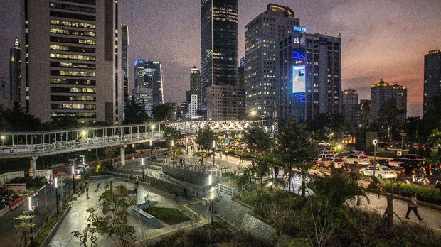Suasana di Taman Spot Budaya Dukuh Atas, Jakarta. ANTARA FOTO/Aprillio Akbar
