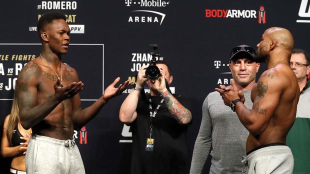 Israel Adesanya dan Yoel Romero jelang pertarungan di UFC 248. (