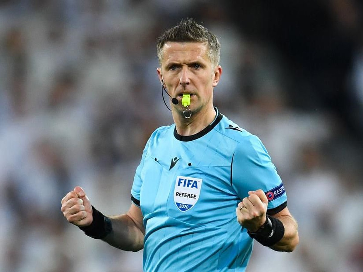 UEFA dikabarkan akan memarkir wasit-wasit asal Italia. (Foto: Getty Images/David Ramos)