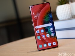 OPPO Find X2 Series Bawa Layar 10 Bit dan 120 Hz, Untungnya?