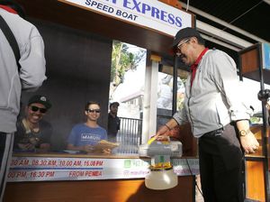 Dermaga Penyeberangan Sanur-Nusa Penida Disemprot Disinfektan