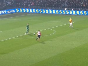 Duh, Kiper Ini Tiru Blundernya De Gea