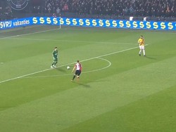 Duh, Kiper Ini Tiru Blundernya De Gea