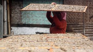 Produksi Kerupuk Tradisional Masih Bertahan, Ini Buktinya