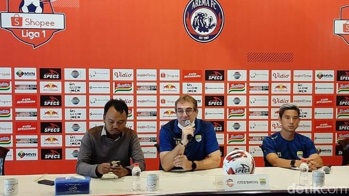 Pelatih Persib Bandung Robert Rene Alberts