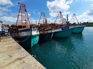 Lima Kapal Maling Ikan Diciduk di Natuna Lima Kapal Maling Ikan Diciduk di Natuna