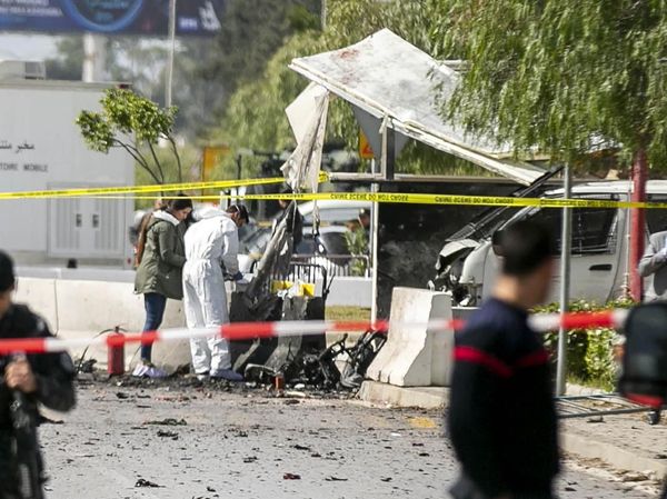 Polisi Tunisia Olah TKP Bom Bunuh Diri di Depan Kedubes AS