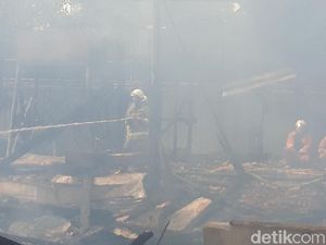 Video: Mes Karyawan Terbakar di Jaksel, Bukan Asrama Polri