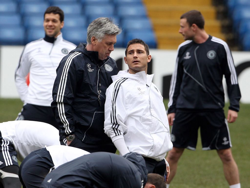 LONDON, ENGLAND - MARCH 15:  Carlo Ancelotti Manager of Chelsea talks to Frank Lampard during training ahead of their UEFA Champions League game against Inter Milan on March 15, 2010 at Stamford Bridge London, England.  (Photo by Phil Cole/Getty Images)