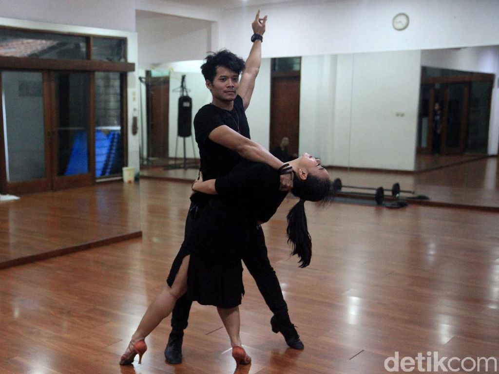 Mengenal Olahraga Dansa dan Manfaatnya Bagi Tubuh Mengenal Olahraga Dansa dan Manfaatnya Bagi Tubuh