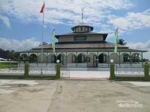 Unik, Masjid Kayu Ini Tak Memiliki Jendela