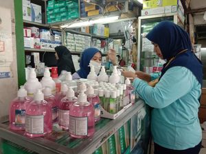 Beli Masker Murah di Pasar Pramuka Cuma Boleh 20 Lembar per Orang Beli Masker Murah di Pasar Pramuka Cuma Boleh 20 Lembar per Orang