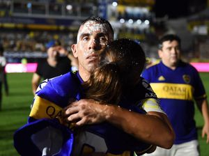 Ciuman Tevez dan Maradona di Balik Gelar Juara Boca