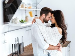 15 Cara Ajak Suami Bercinta untuk Para Istri yang Pemalu