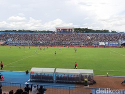 Arema FC Vs Persib: Ketika Aremania dan Bobotoh Kembali 1 Tribune