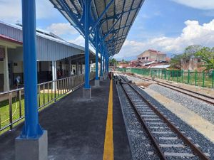 Jalur Kereta Mati Suri di Padang Hidup Lagi Jalur Kereta Mati Suri di Padang Hidup Lagi