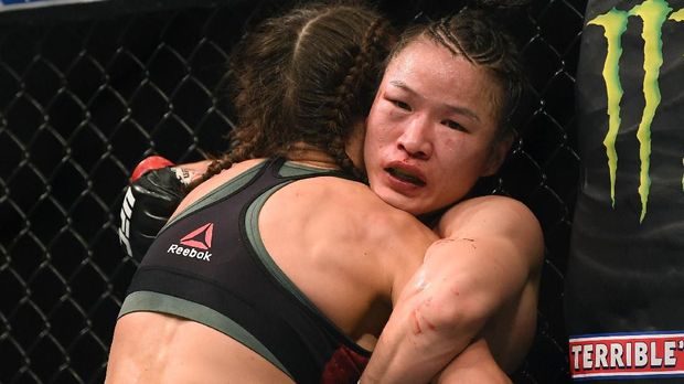 LAS VEGAS, NEVADA - MARCH 07: Weili Zhang hangs on to Joanna Jedrzejczyk winning in a decision to retain her strawweight title at T-Mobile Arena on March 07, 2020 in Las Vegas, Nevada.   Harry How/Getty Images/AFP