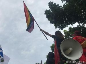Ada Massa LGBT di Aksi Hari Perempuan Sedunia di Depan Istana
