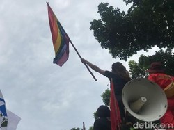 Ada Massa LGBT di Aksi Hari Perempuan Sedunia di Depan Istana