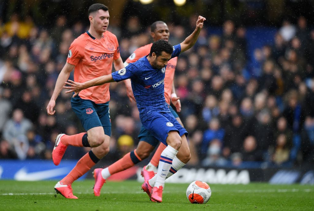 LONDON, ENGLAND - MARCH 08: Pedro of Chelsea scores his team's second goal during the Premier League match between Chelsea FC and Everton FC at Stamford Bridge on March 08, 2020 in London, United Kingdom. (Photo by Shaun Botterill/Getty Images)