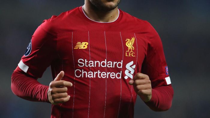jersey liverpool liga champions GENK, BELGIUM - OCTOBER 23: Detail view of a Liverpool shirt during the UEFA Champions League group E match between KRC Genk and Liverpool FC at Luminus Arena on October 23, 2019 in Genk, Belgium. (Photo by Catherine Ivill/Getty Images)