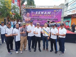 Polisi Kota Kediri Ajak Warga Senam Cuci Tangan Saat Car Free Day