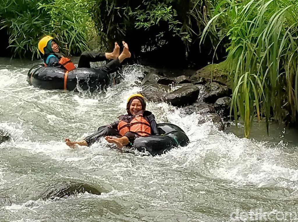 Potret River Tubing di Kali Pusur Klaten Potret River Tubing di Kali Pusur Klaten